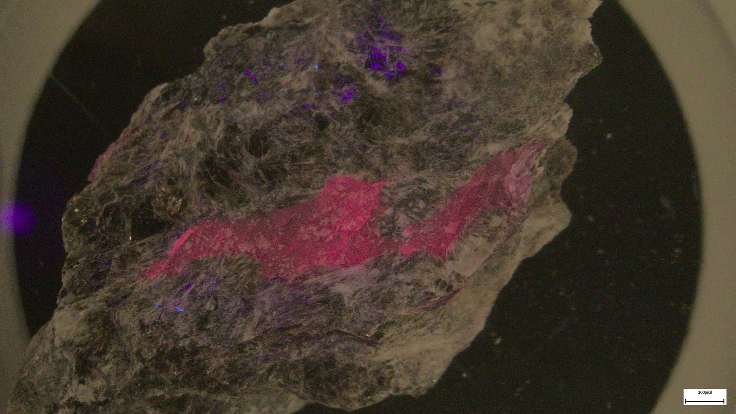 Mineralstuff, Korund, Rubin, Fluorescerande EN STL
