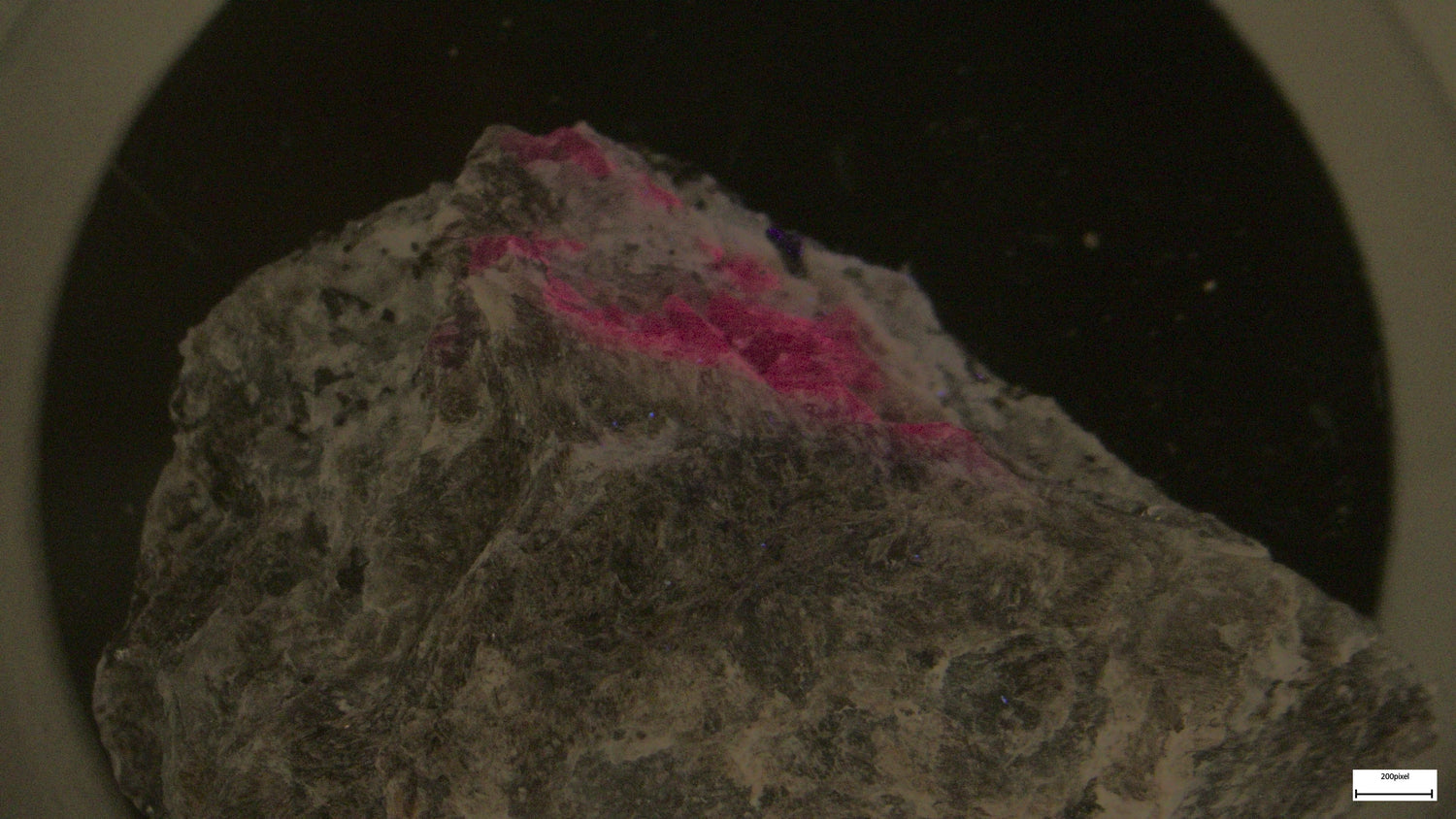 Mineralstuff, Korund, Rubin, Fluorescerande EN STL