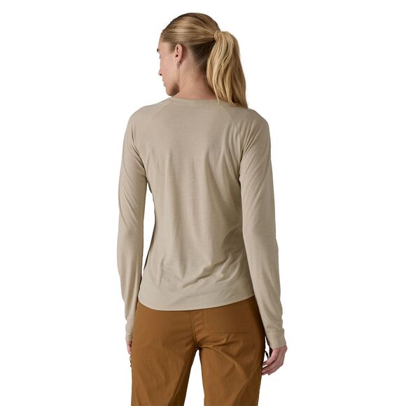 Women's L/S Cap Cool Trail Graphic Shirt OUTLINE TEXT LOGO: PUMICE / XS