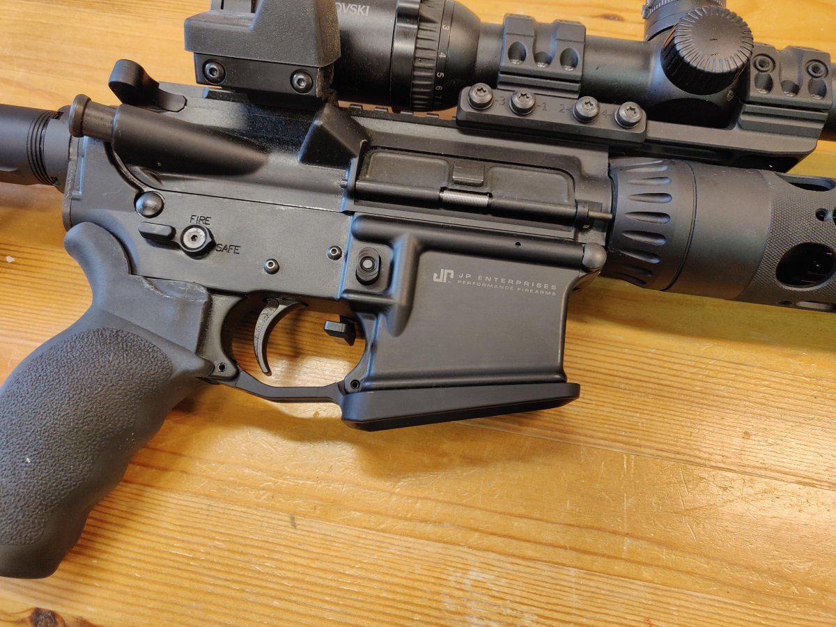 AR15 Magasinsbrunn lågprofil AR15