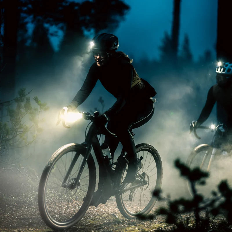 Pannlampa Free Speed 2500 för cykling och topptur