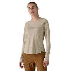 Women's L/S Cap Cool Trail Graphic Shirt OUTLINE TEXT LOGO: PUMICE / XS