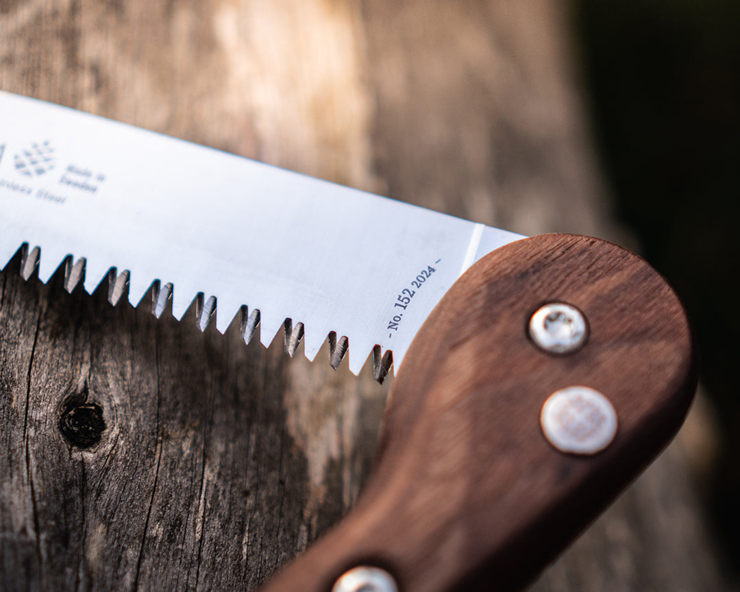 Ljusnan Vikbar Handsåg Valnöt & Rostfritt Stål WALNUT / 180 MM
