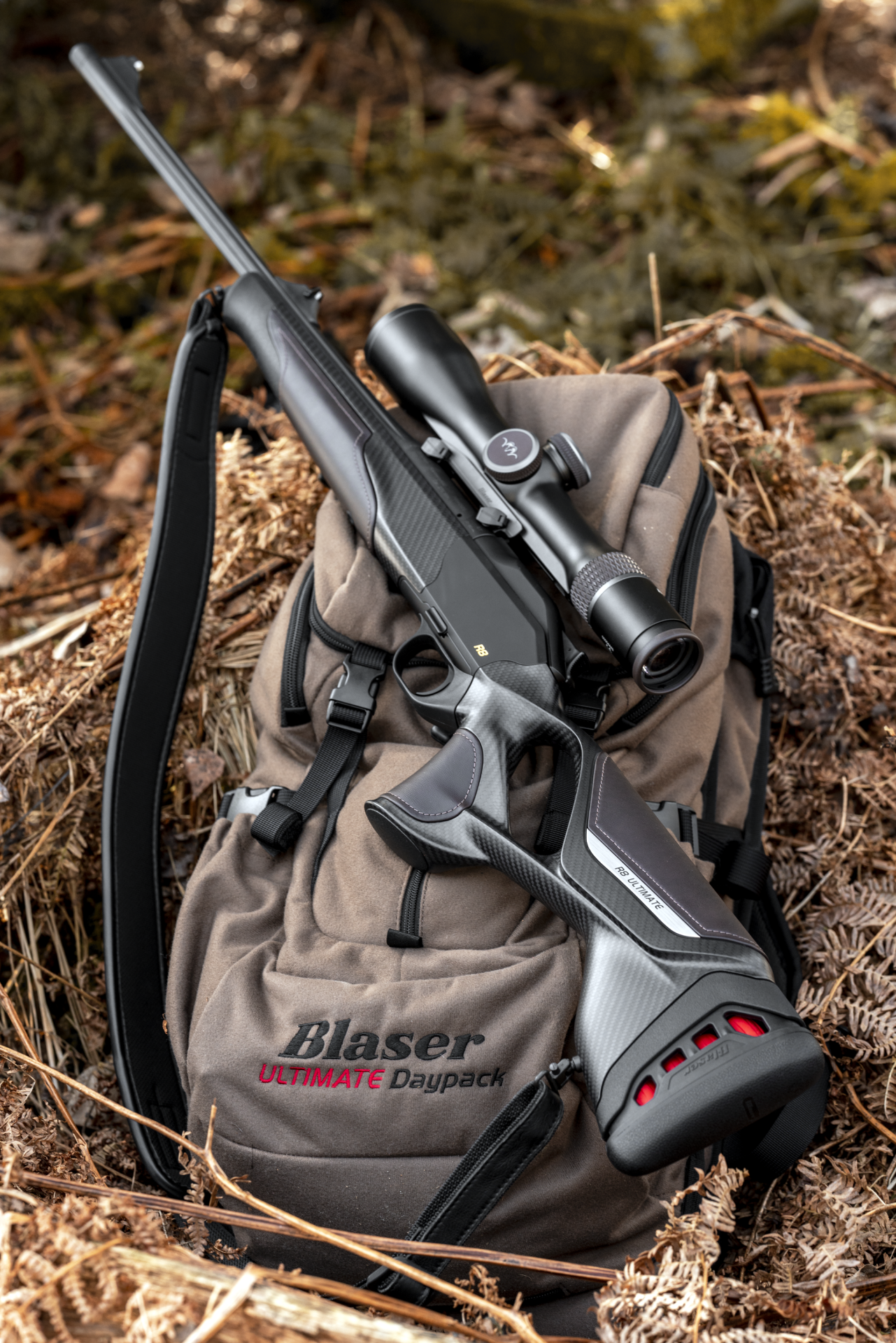 R8 Ultimate Carbon Leather AC Stomme Höger